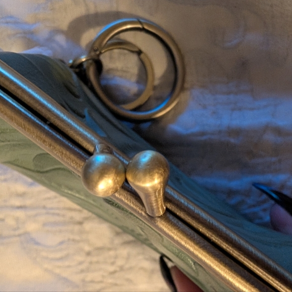 Patricia Nash Borse Coin Purse in Sage Green Burnished Tooled Leather - Picture 6 of 10